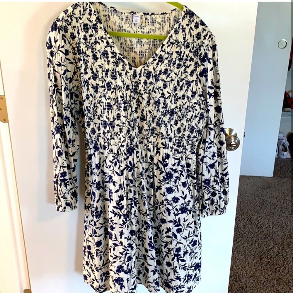 Old Navy Long Sleeve Smocked Floral Dress